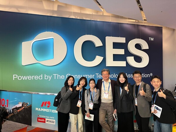미국 라스베이거스에서 열린 CES 2026을 참관하고 있는 유성구 정책 연수단/사진제공=대전 유성구청