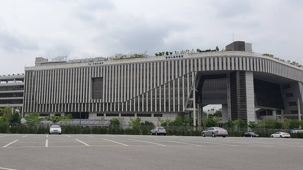 정부세종청사 11동에 소재한 고용노동부 전경 (사진 SJB세종tv DB)