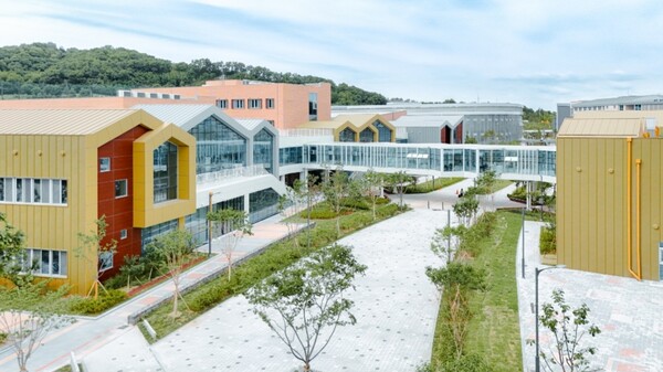 산울초·중학교 교정 (사진 산울초·중학교 제공)