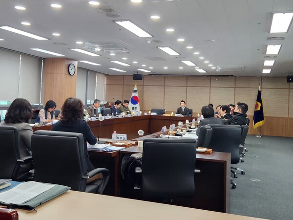 임채성 세종특별자치시의회 의장이 23일 시의회 의정실에서 열린 세종특별자치시교육청과의 의정간담회에서 발언하고 있다. (사진 송지민 기자)