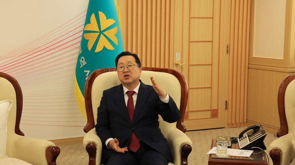 이장우 대전광역시장이 세종TV와 인터뷰를 갖고 있다.