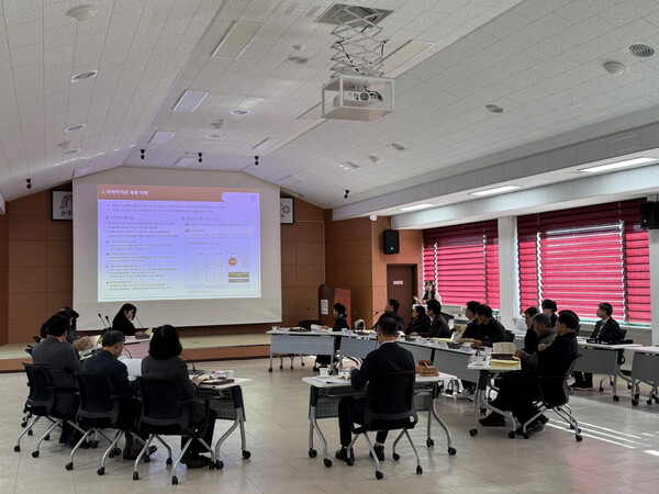 먹거리통합위원회 보고회 진행 모습/사진=공주시 제공